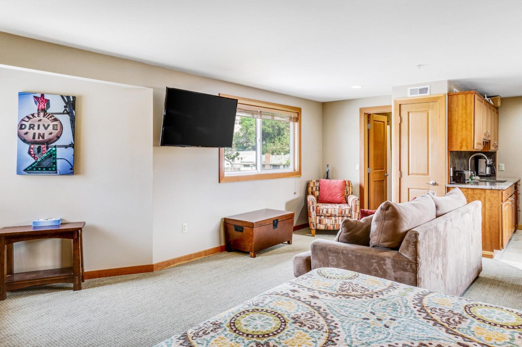 Cabana #11 Chelan Room photo
