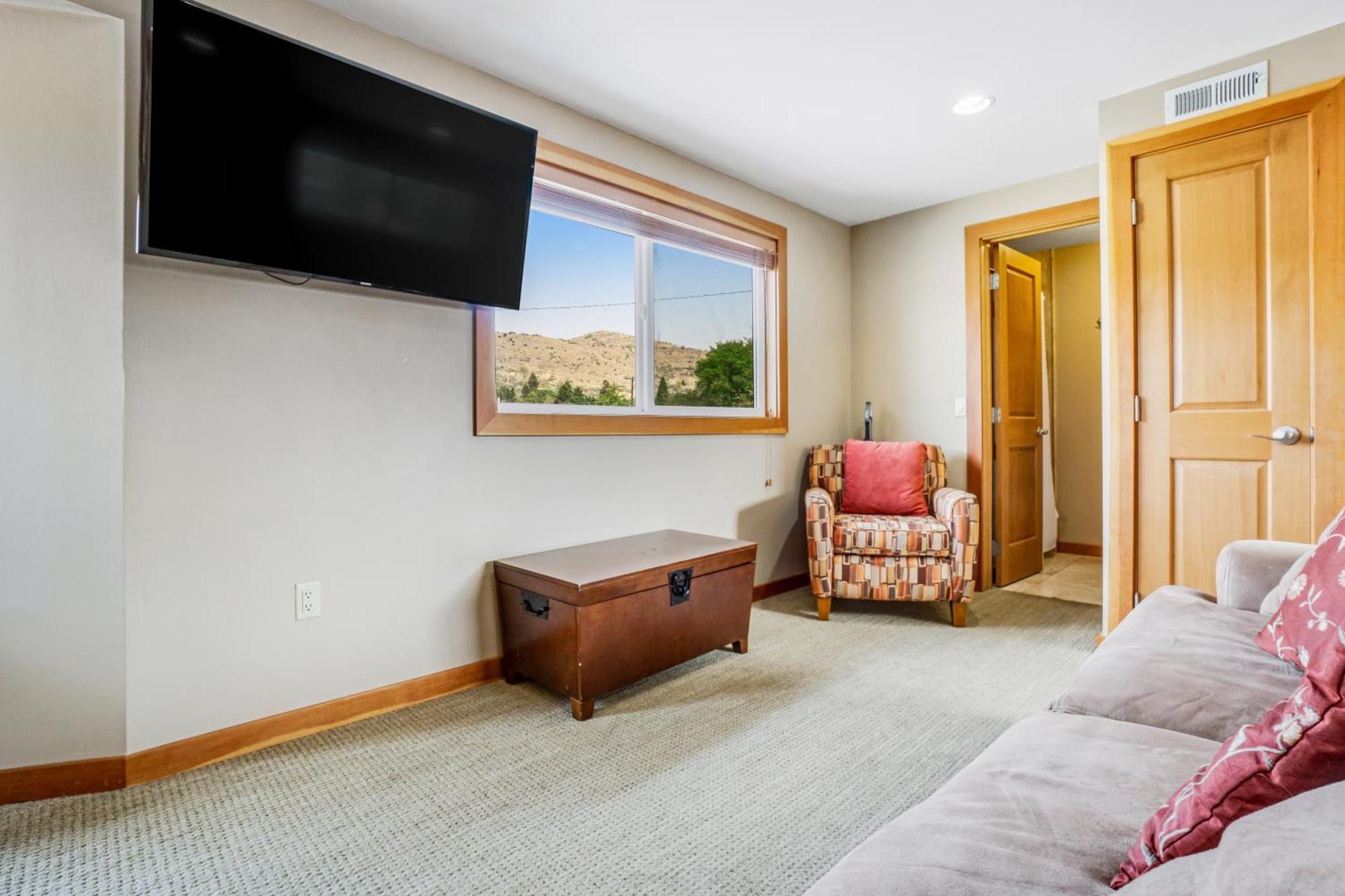 Cabana #11 Chelan Room photo